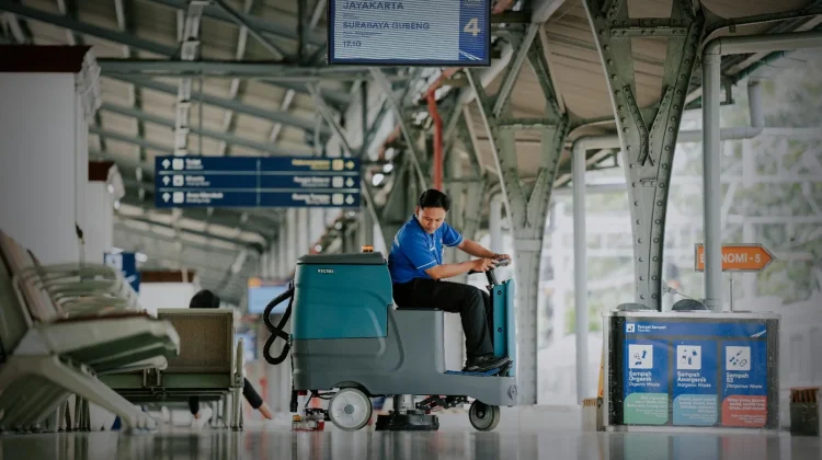 KAI Services Terapkan Teknologi Smart Cleaning di Stasiun Kereta