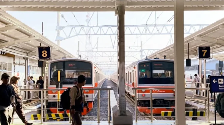 Seluruh Peron Stasiun Bogor Resmi Melayani KRL Formasi 12 Kereta