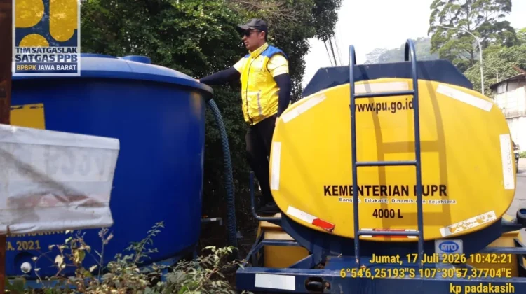 Kementerian PU Salurkan Air Bersih untuk Warga Terdampak Kekeringan di Cimahi