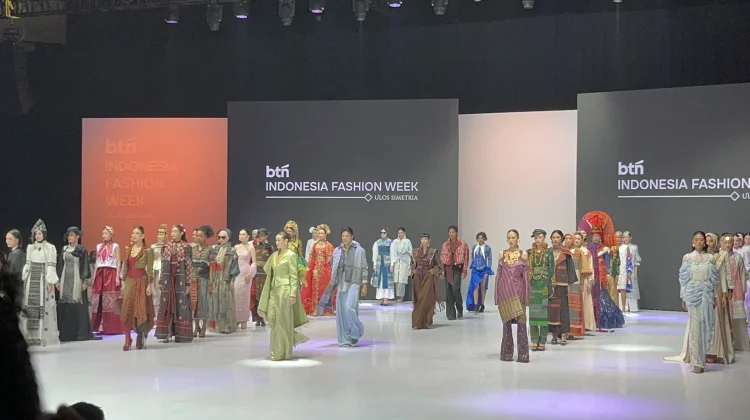 BTN Indonesia Fashion Week 2026 Resmi Dibuka, Ulos Jadi Inspirasi Utama