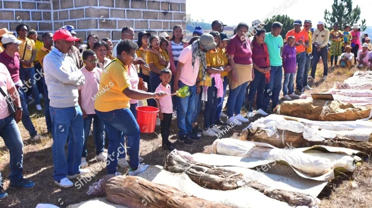 Mengulas Famadihana, Tradisi Masyarakat Madagaskar Menghormati Leluhur