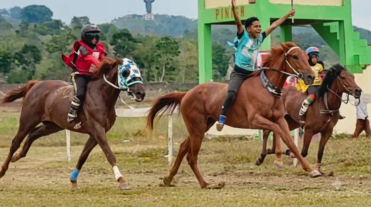 Pacu Kuda Sumba Dorong Ekonomi Masyarakat Lokal