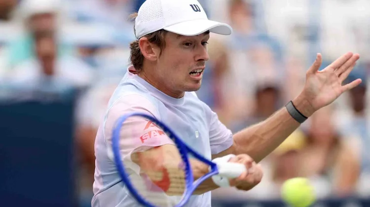 De Minaur Taklukkan Tsitsipas, Awali Misi Pertahankan Gelar DC Open