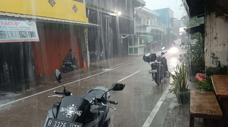 Hujan Lebat Ancam Jabodetabek, BMKG Minta Warga Tingkatkan Kewaspadaan Hari Ini