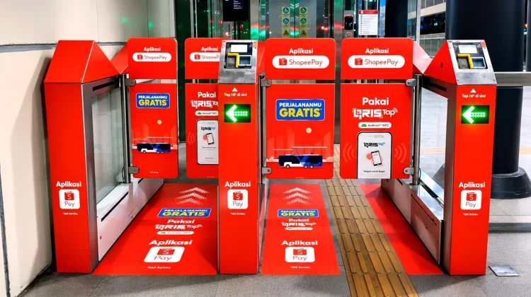 Ini Cara Naik TransJakarta dan KRL Gratis Pakai QRIS Tap Aplikasi ShopeePay