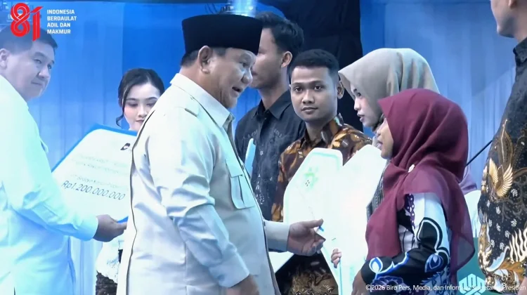 Presiden Prabowo Hadiri Akad Massal 62 Ribu KPR FLPP di Batang