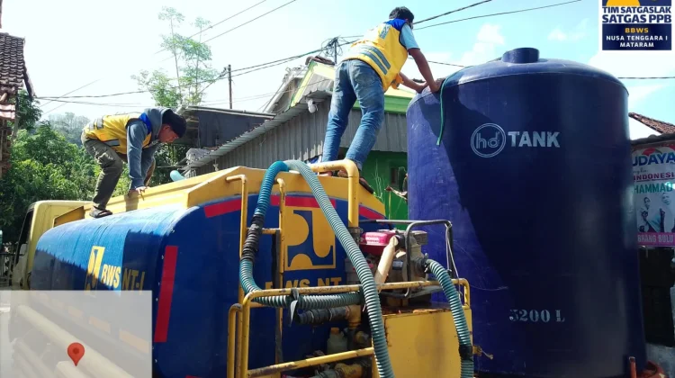 PU Salurkan 5.000 Liter Air Bersih untuk Warga di Sumbawa Barat