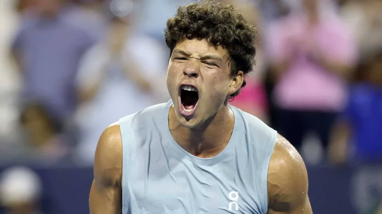 Balikkan Keadaan, Shelton Lolos ke Perempat Final DC Open
