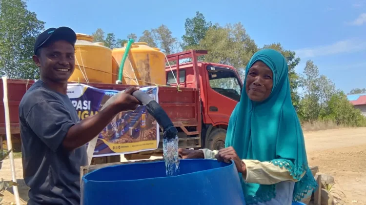 Kementerian PU Distribusikan 14.000 Liter Air Bersih untuk Warga Seram Timur