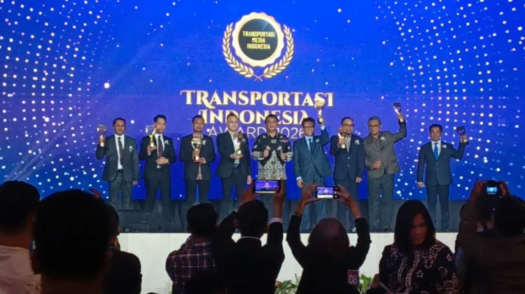 DFSK Gelora E Raih Penghargaan sebagai Pelopor Kendaraan Listrik Komersial