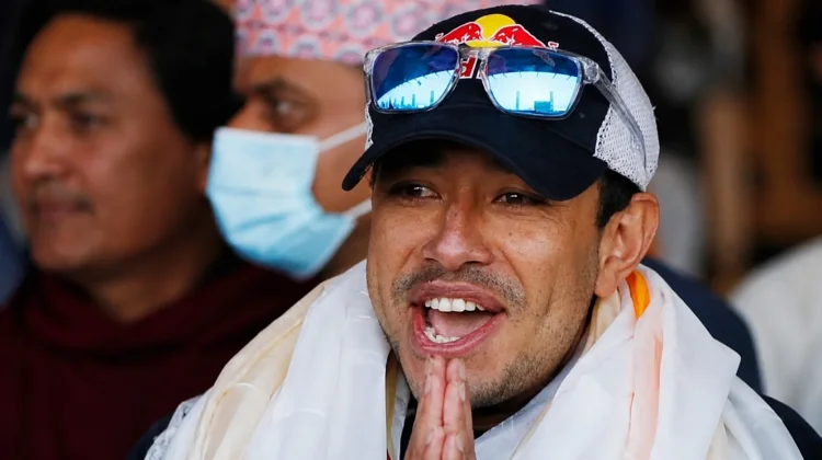 Nirmal Purja Pecahkan Rekor Taklukkan 14 Gunung dalam 189 Hari