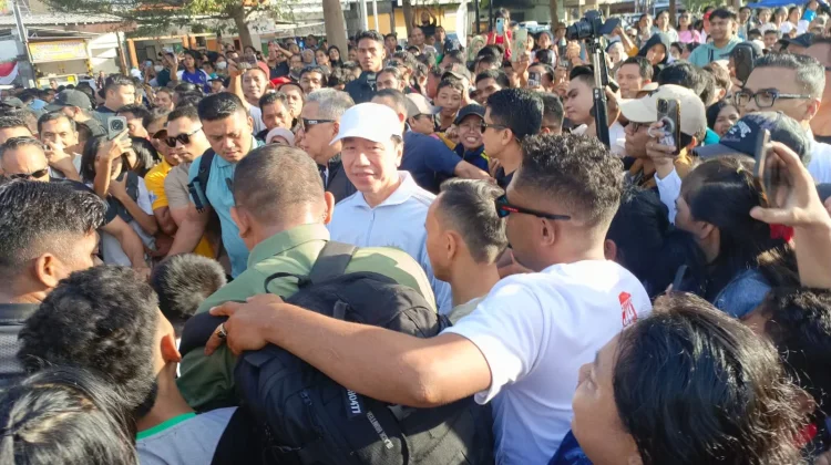 Momen Jokowi Ikut CFD di Kupang: Warga Sambut Antusias