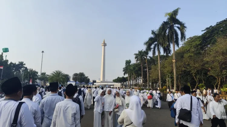 Ribuan Warga Padati Monas Ikuti Zikir dan Doa Kebangsaan Sambut Bulan Kemerdekaan