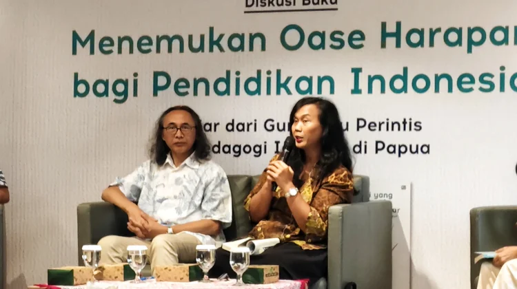 Bernarda Rurit Bongkar Proses Lahirnya Buku 'Kisah-Kisah Guru Perintis'