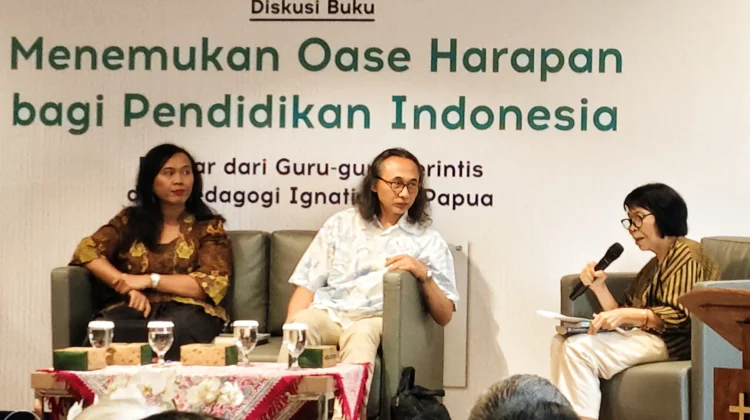 Bukan Sekadar Mengejar, Inilah Peran Besar Guru Perintis di Pedalaman Papua