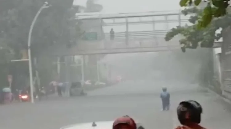 Waspada, BMKG Ungkap Daftar Kota yang Berpotensi Diguyur Hujan Petir Hari Ini