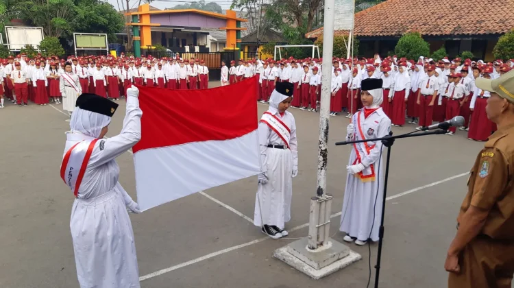 Jelang HUT ke-81 RI, Ini Tata Cara Resmi Pengibaran Bendera Merah Putih