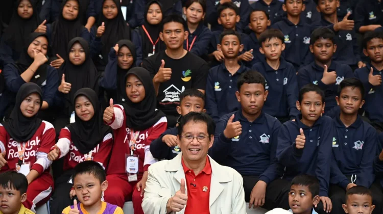 Menkeu Purbaya Tinjau Sekolah Rakyat, Dibangun dengan Anggaran Rp3,52 Triliun