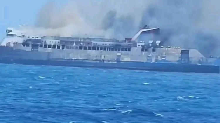 Kapal Mutiara Santosa Terbakar di Perairan Madura, Angkut 250 Penumpang