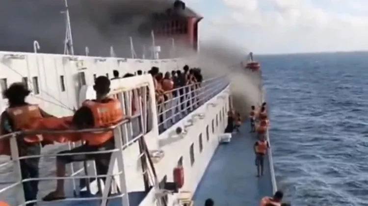Tim SAR Catat 4 Korban Kebakaran KMP Mutiara Sentosa 2 di Perairan Madura