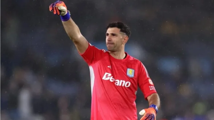 Juventus Batal Rekrut Emiliano Martinez