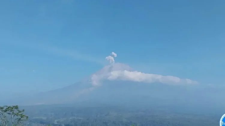 Gunung Semeru Erupsi, Letusan Capai 700 Meter