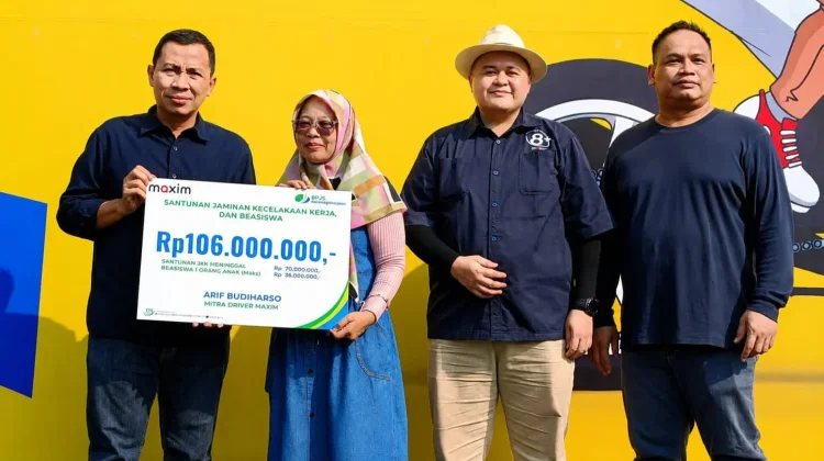 BPJS Ketenagakerjaan Serahkan Santunan Rp106 Juta ke Ahli Waris Driver Maxim