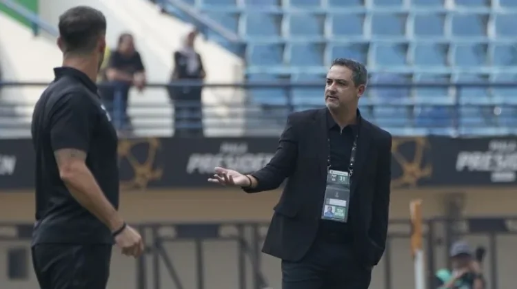 Arema Optimistis Menangi Derby Jatim Demi Tiket Final Piala Presiden 2026