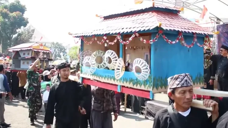 Mengenal Jampana, Tradisi Warisan Sunda yang Meriahkan Hari Kemerdekaan