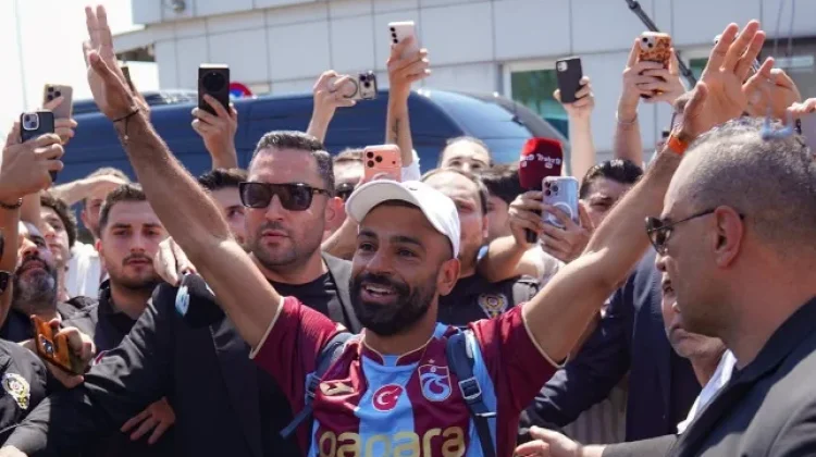 Salah Tiba di Istanbul, Suporter Trabzonspor Sambut Meriah