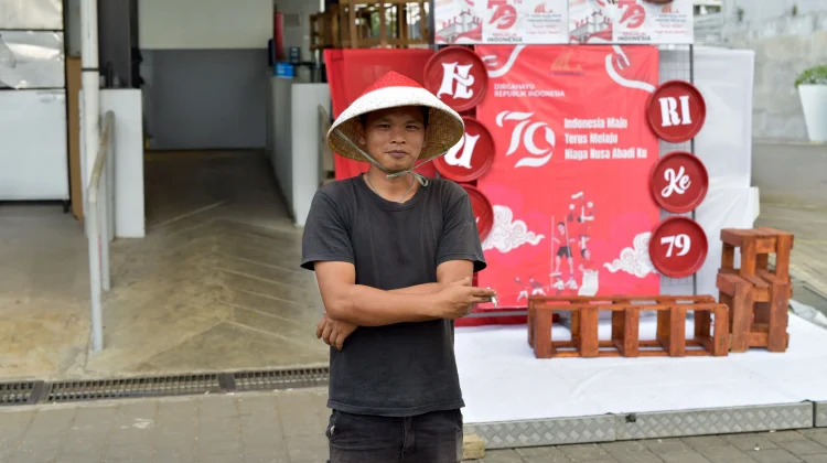 Merah Putih di Setiap Sudut Kampung, Tradisi Menghias Lingkungan saat Agustusan