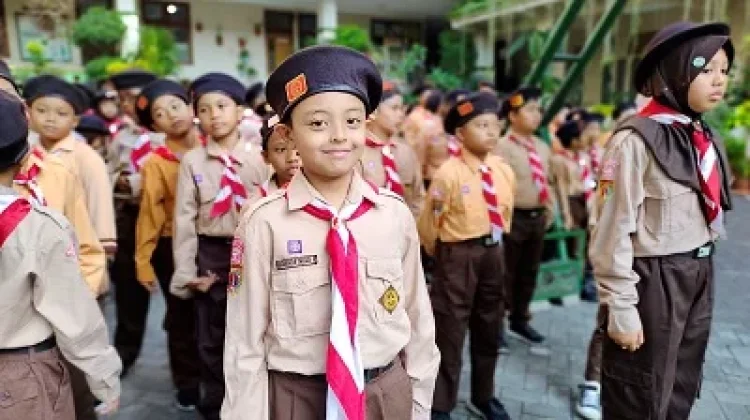Lima Cara Membantu Anak Siap Ikuti Upacara HUT Ke-81 RI Pertama Kali
