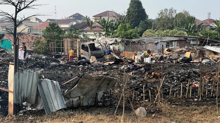 Dilalap Sijago Merah, Lapak Limbah Plastik di Bekasi Ludes