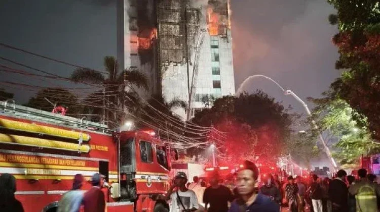 Puslabfor Polri Selidiki Penyebab Kebakaran Gedung Bapenda DKI