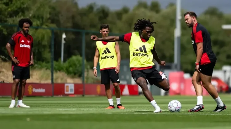 Manchester United Tantang PSG pada Tur Pramusim di Swedia