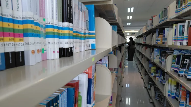 Cerita Siswa Kurangi Ketergantungan Gawai agar Fokus Baca Buku