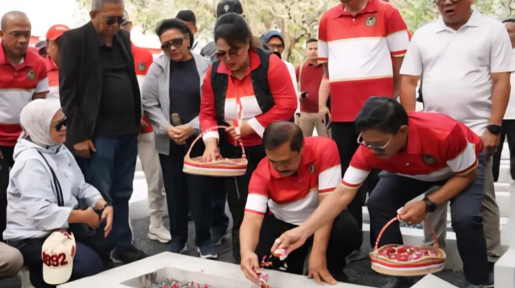 Menteri Imipas Ziarah ke TMP Taruna Tangerang