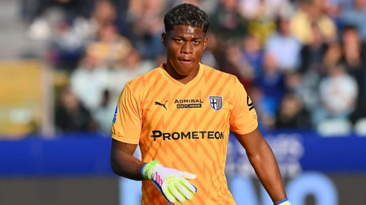 Zion Suzuki Segera ke PSG? Kiper Jepang Dibanderol Rp720 Miliar