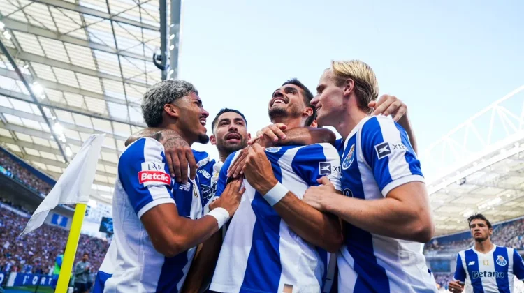 Dua Penalti Bawa FC Porto Taklukkan Alverca 2-0