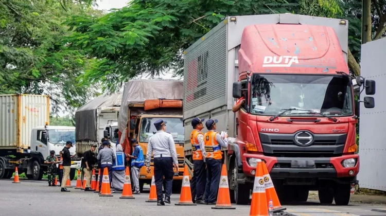 Kemenhub Catat 1,35 Juta Kendaraan Angkutan Barang Patuhi Aturan hingga Agustus