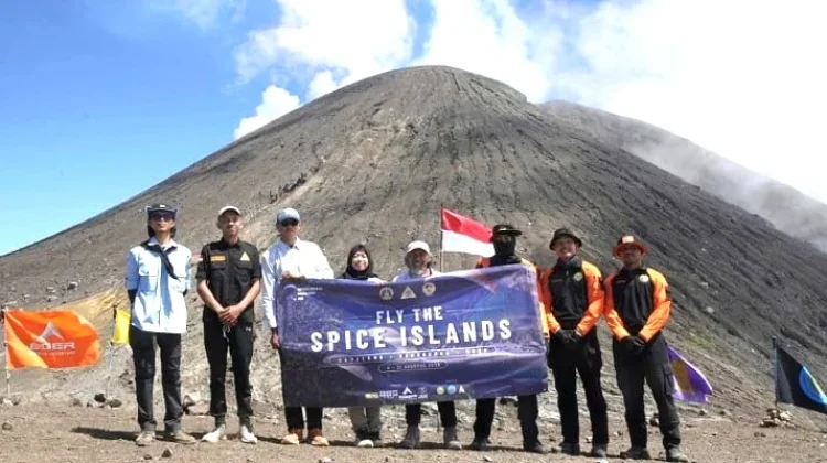 Mapala UI Jelajah Maluku, Terbang dari Gamalama hingga Berdayakan Petani Kelapa