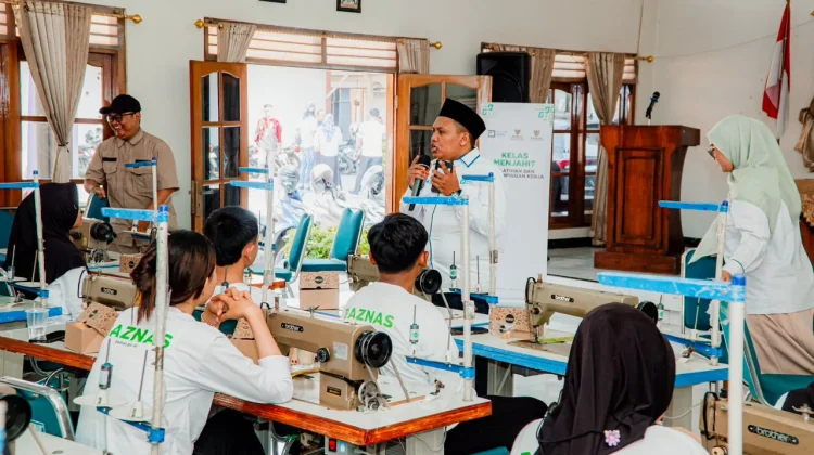 BAZNAS dan Ruang Amal Indonesia Bekali 50 Dhuafa di Kendal Keterampilan Siap Kerja