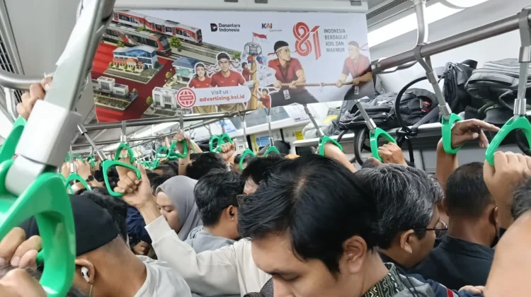 KAI Commuter Terapkan Tarif Rp8 Seluruh Area Layanan