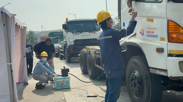 Tekan Polusi, Pelindo Uji Emisi 500 Kendaraan Logistik di Empat Kota