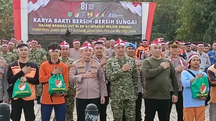Kodim 0508/Depok Libatkan Ratusan Orang Bersihkan Sungai jelang HUT RI
