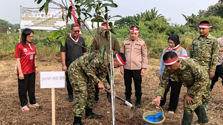 Kodim 0508/Depok Libatkan Ratusan Orang Bersihkan Sungai jelang HUT RI