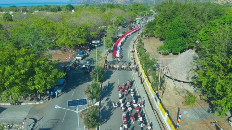 Warga Perbatasan RI-Timor Leste Kirab Bendera 81 Meter