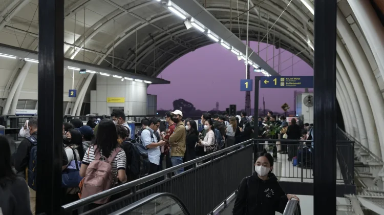 LRT Jabodebek Perpanjang Layanan hingga Tengah Malam pada 17 Agustus