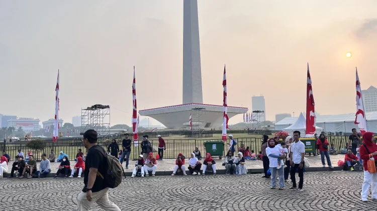 Jelang Kirab Bendera Pusaka, Kawasan Monas Mulai Dipadati Masyarakat