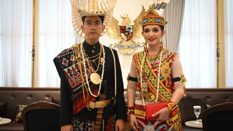 Hadiri Upacara Peringatan Detik-Detik Proklamasi, Wapres Kenakan Busana Adat NTT